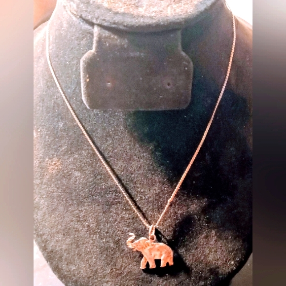 Sterling Silver Elephant with his trumpet up high sounding out 18 inch Necklace - Picture 2 of 5